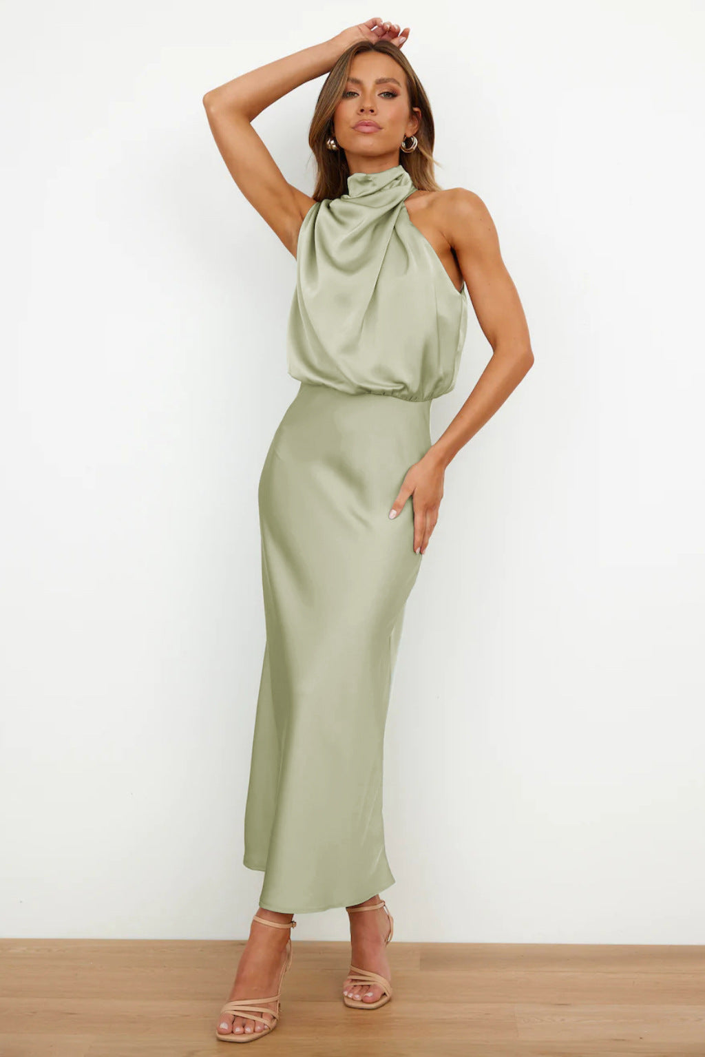 Hilda | Robe longue en satin avec col halter