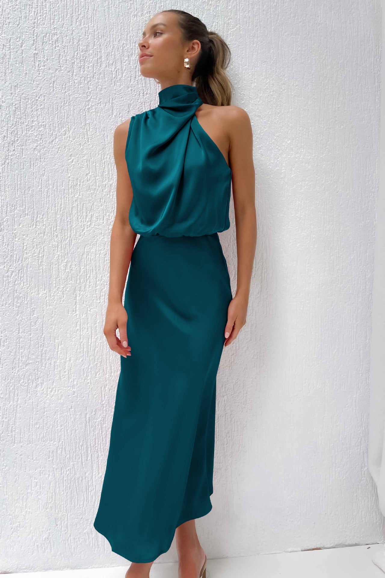 Hilda | Robe longue en satin avec col halter