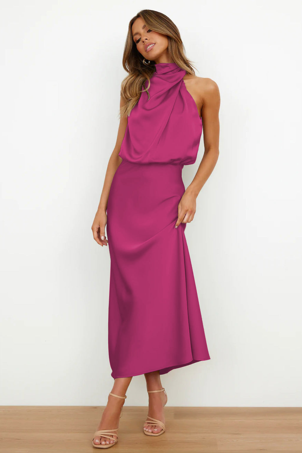 Hilda | Robe longue en satin avec col halter