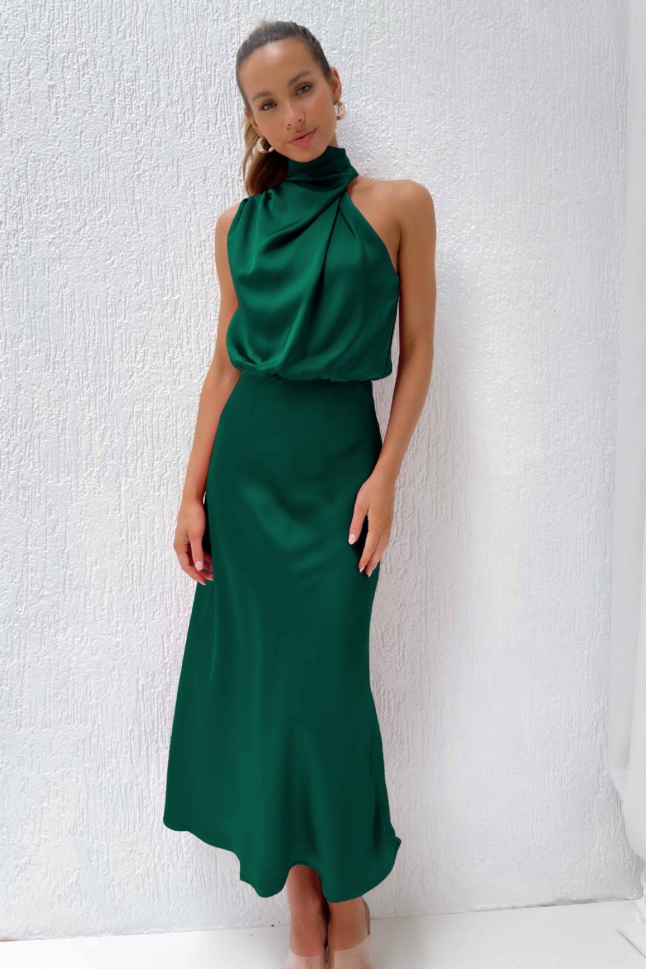 Hilda | Robe longue en satin avec col halter