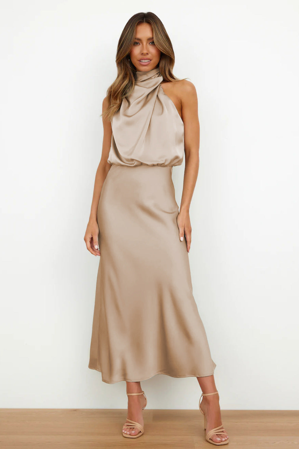 Hilda | Robe longue en satin avec col halter